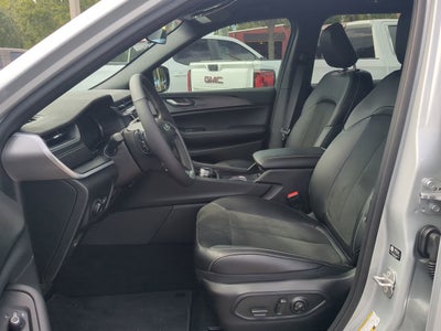 2025 Jeep Grand Cherokee Altitude 4x2