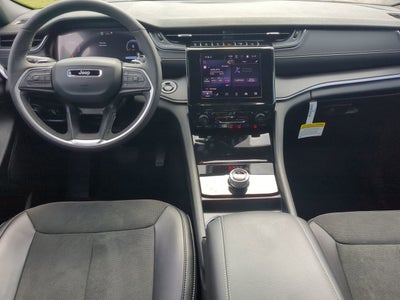 2025 Jeep Grand Cherokee Altitude 4x2