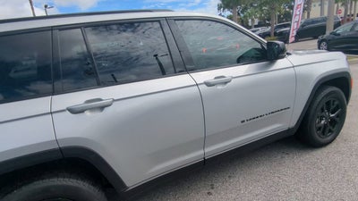 2025 Jeep Grand Cherokee Altitude 4x2