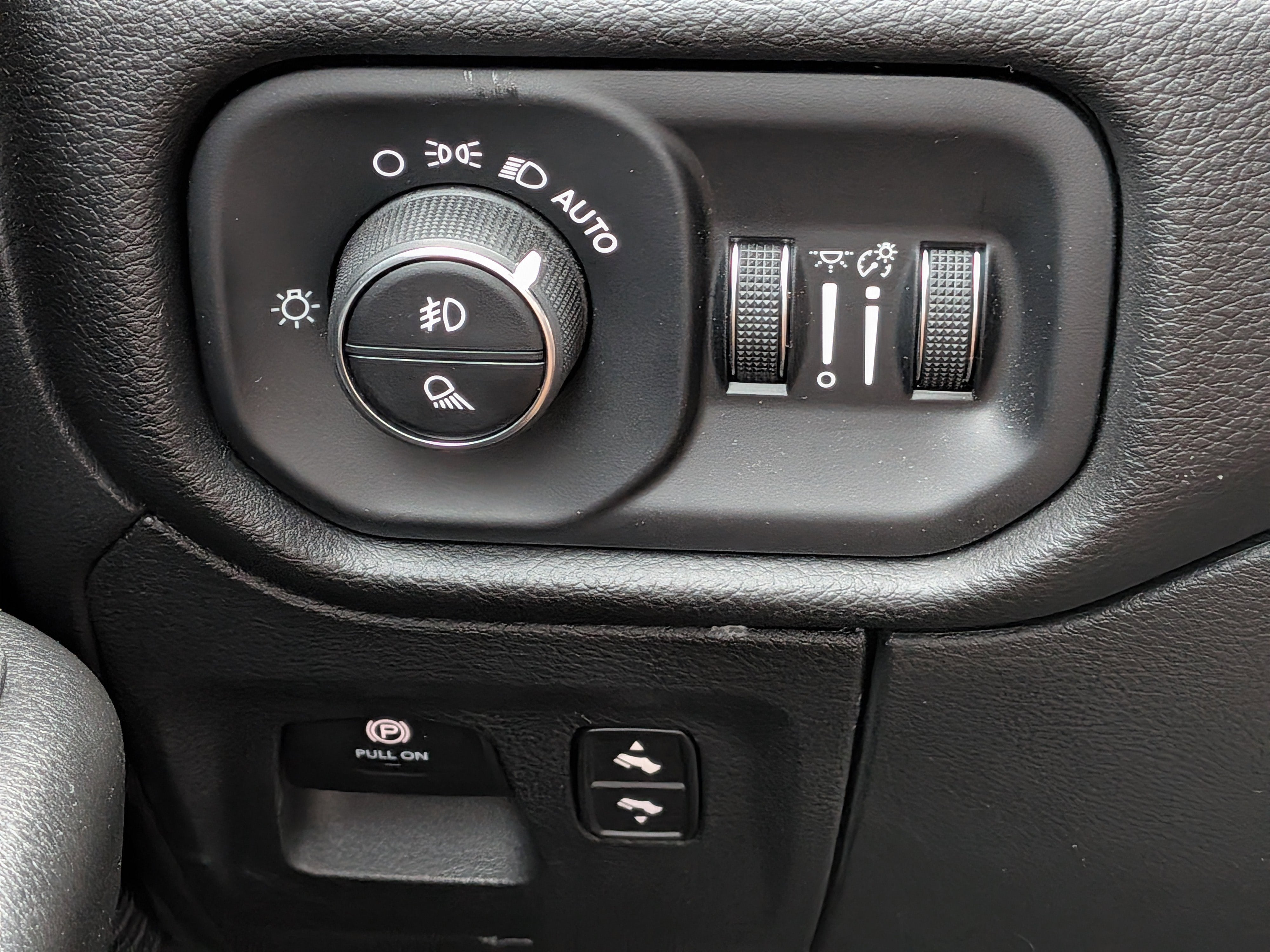 2025 RAM 1500 Big Horn Crew Cab 4x4 5'7" Box