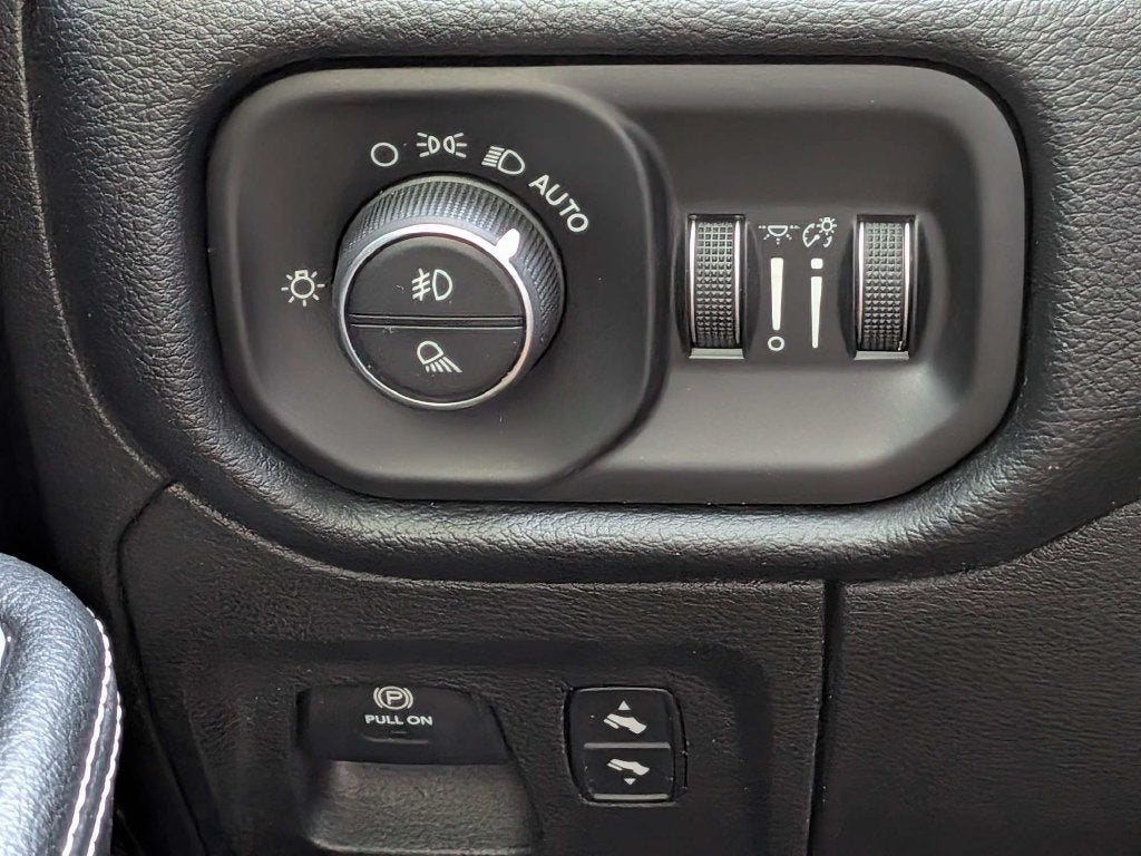 2020 RAM Ram 1500 Pickup Laramie - Photo 29