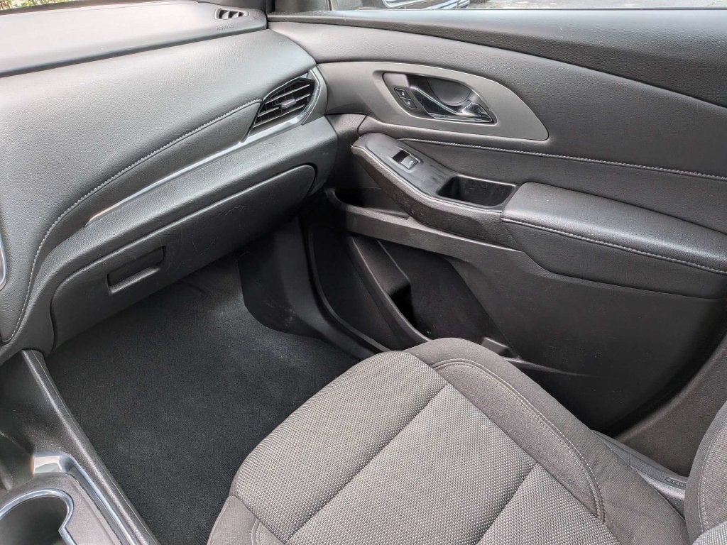 2023 Chevrolet Traverse 1LT - Photo 15