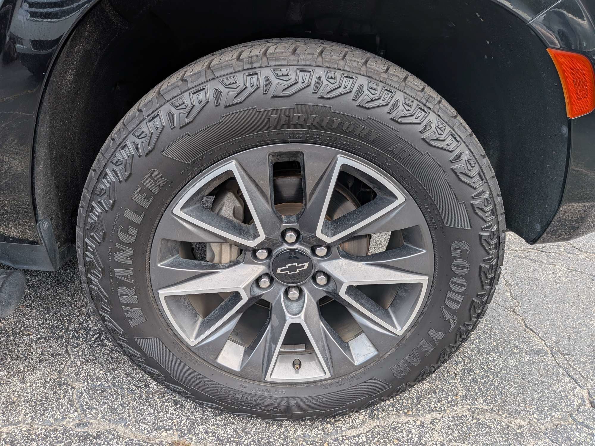 2023 Chevrolet Suburban Z71 - Photo 12