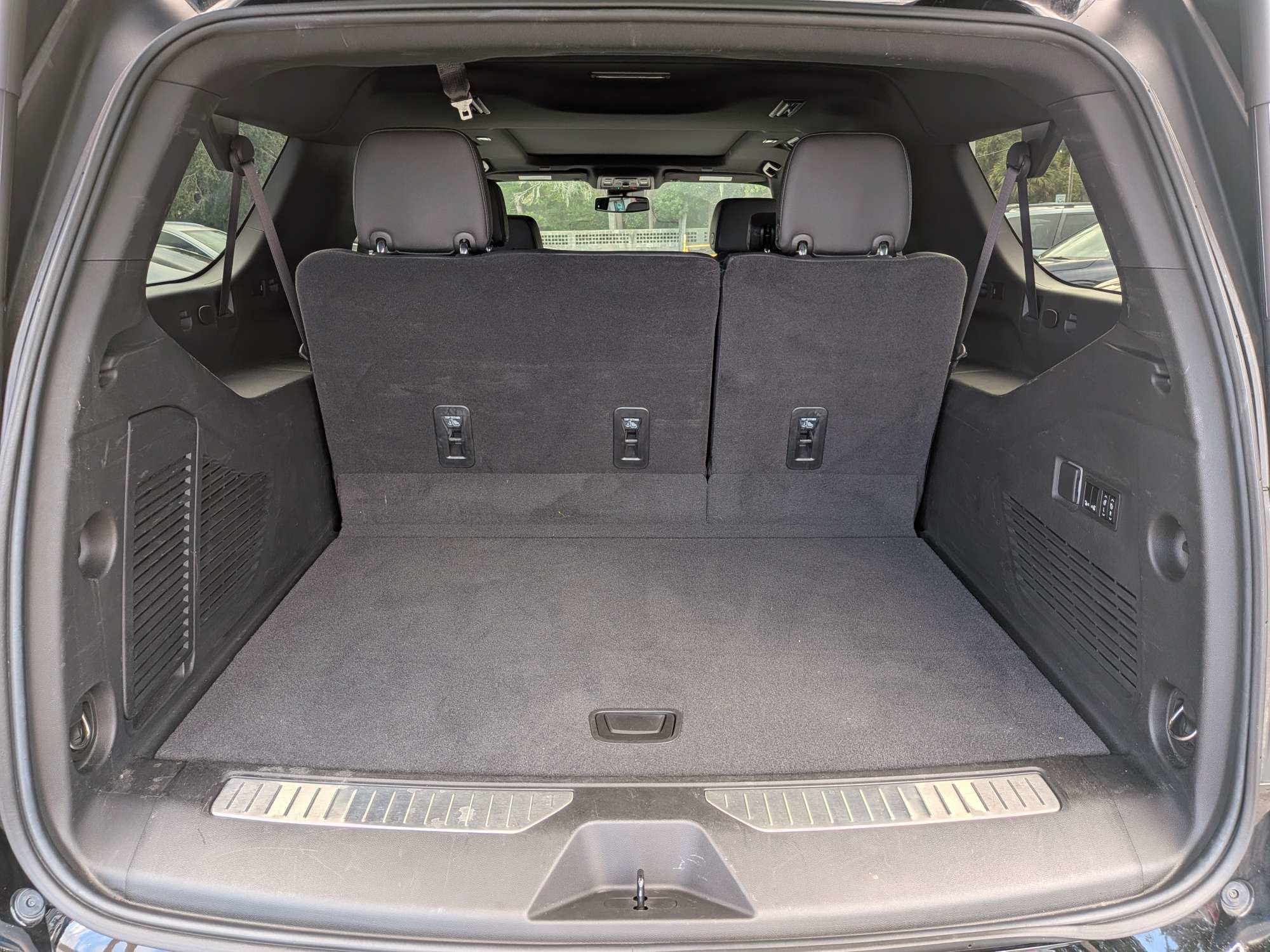 2023 Chevrolet Suburban Z71 - Photo 18
