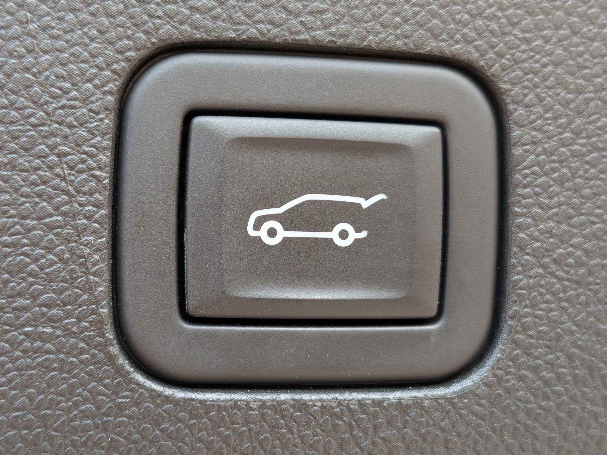 2023 Chevrolet Suburban Z71 - Photo 19