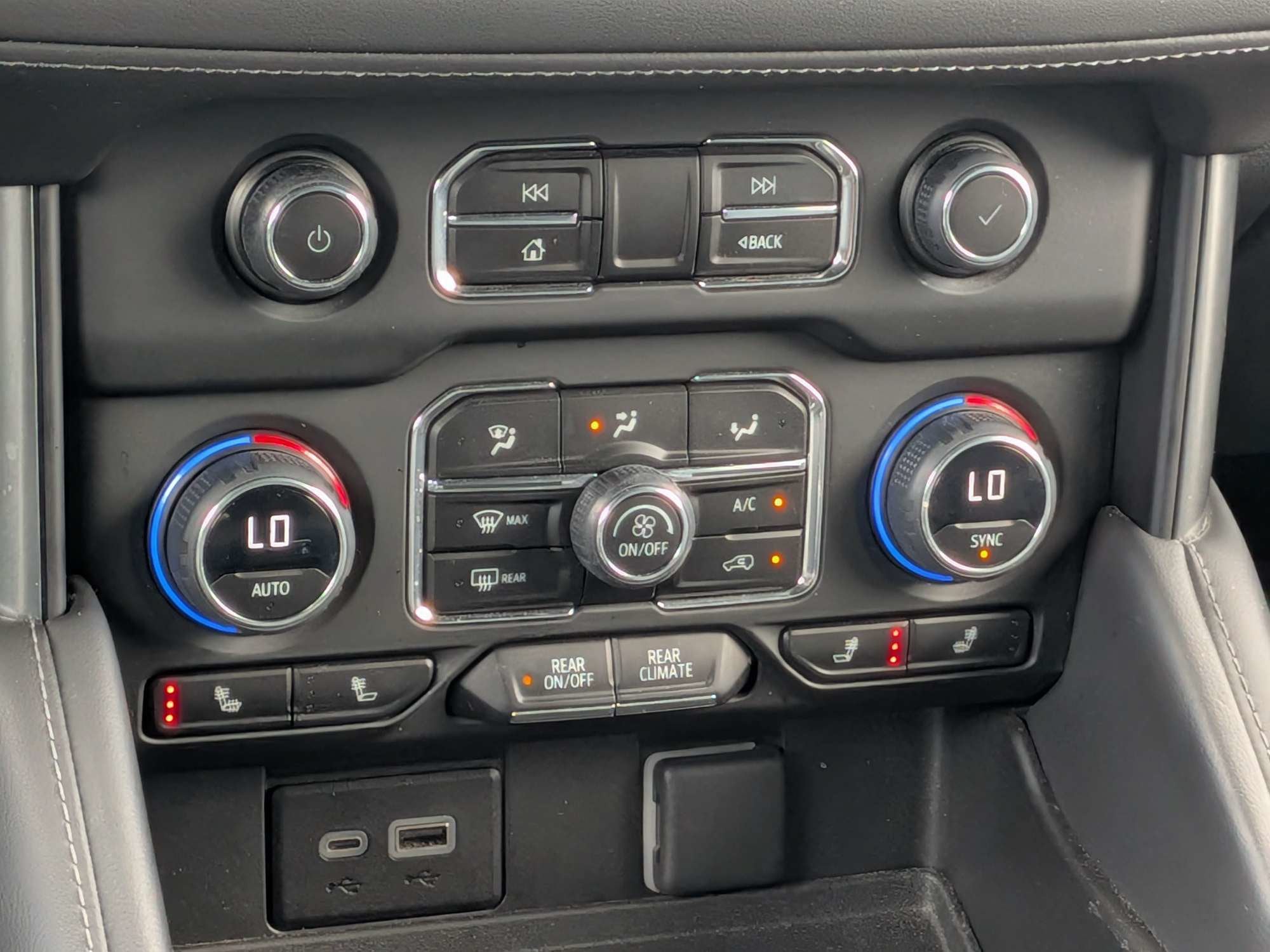 2023 Chevrolet Suburban Z71 - Photo 21