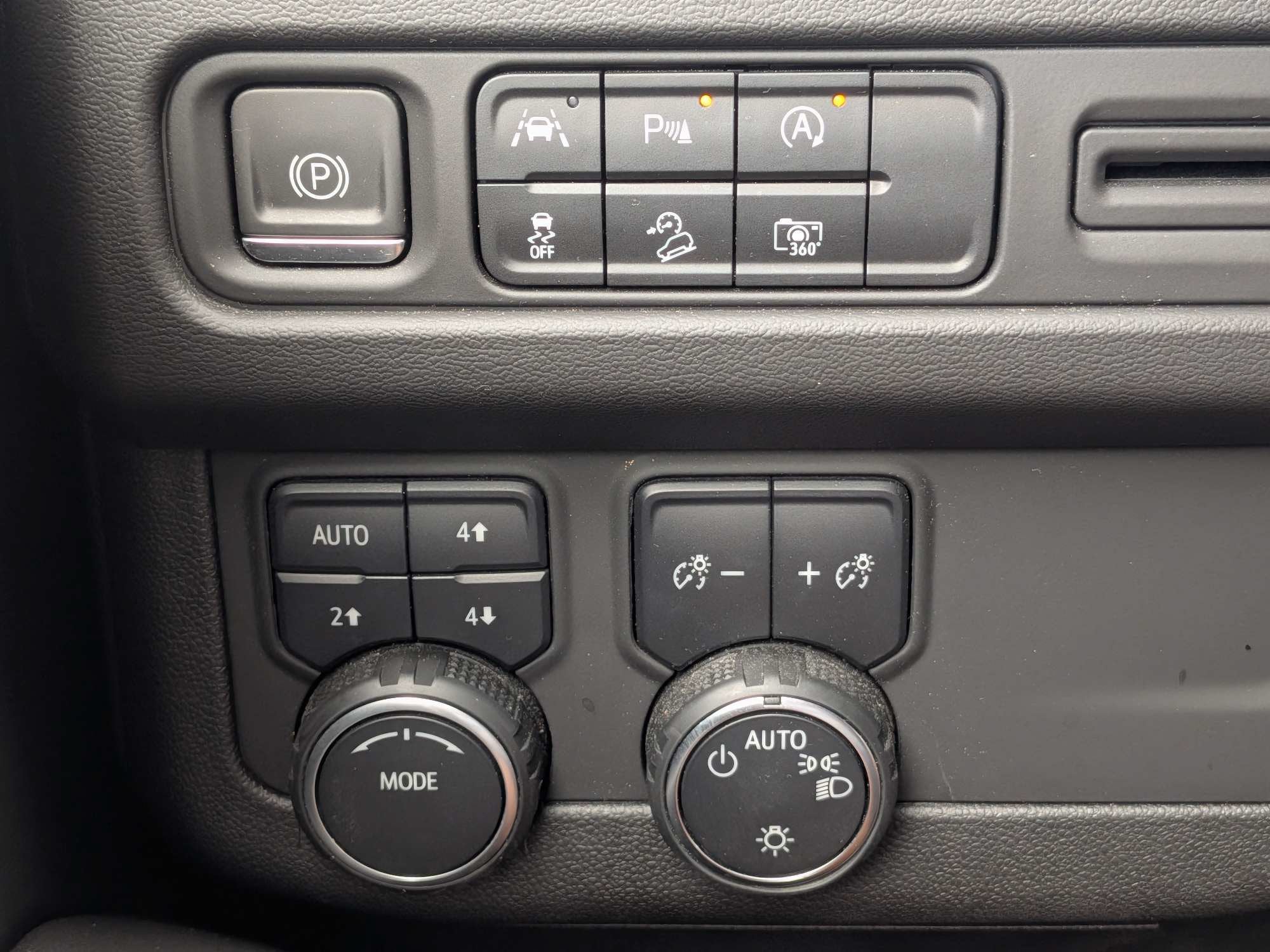 2023 Chevrolet Suburban Z71 - Photo 25