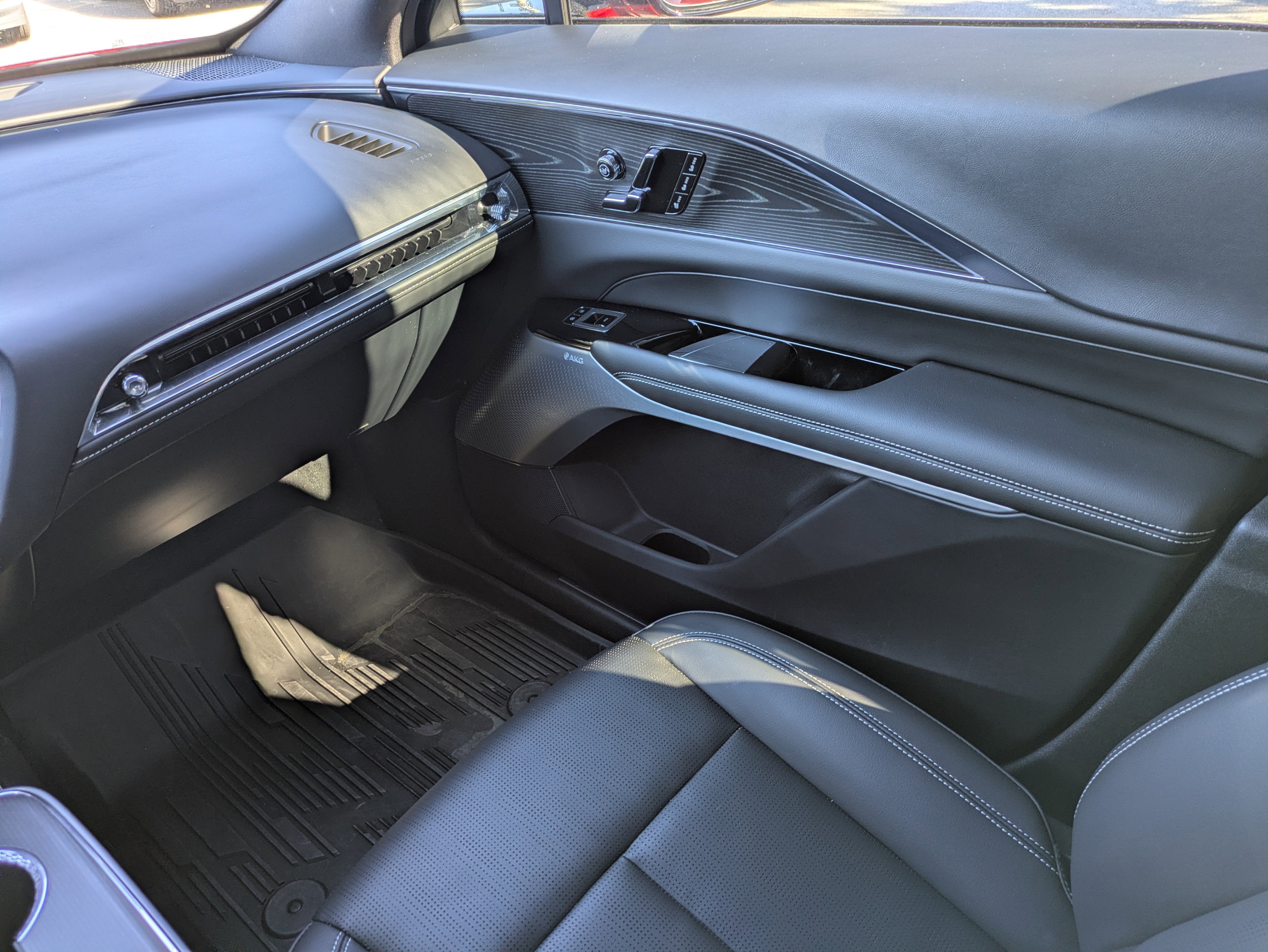 2024 Cadillac LYRIQ Sport 2