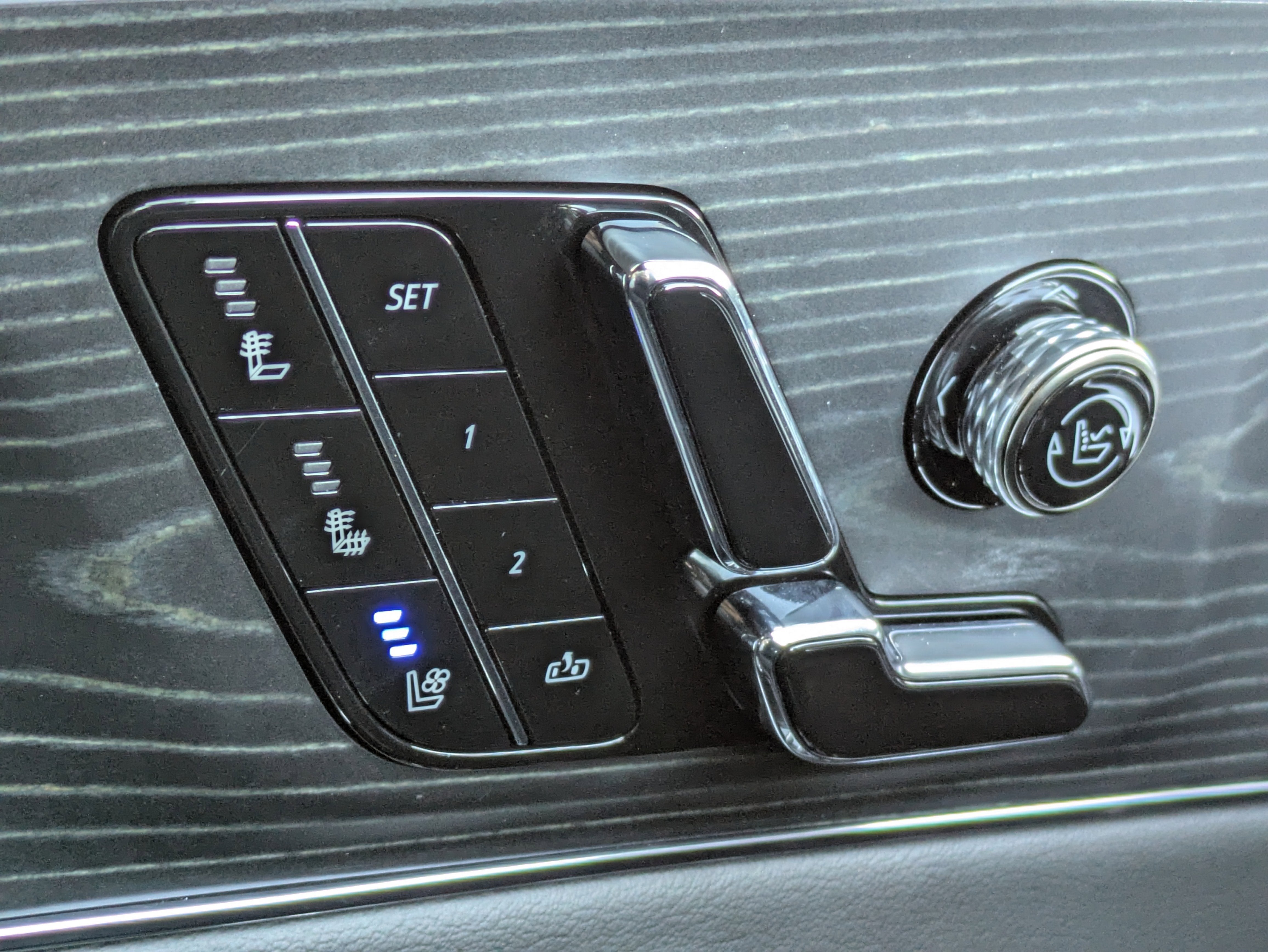 2024 Cadillac LYRIQ Sport 2