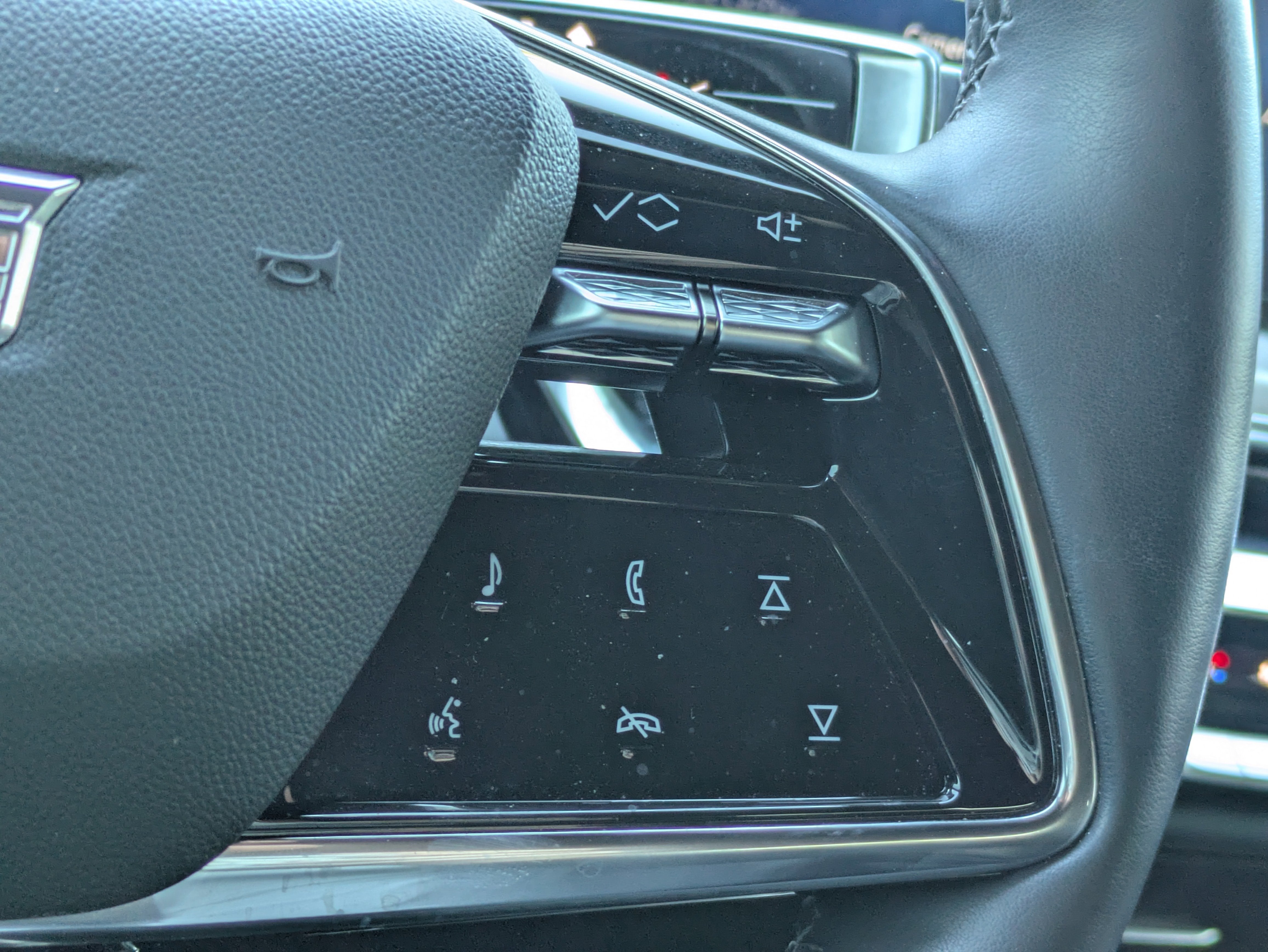 2024 Cadillac LYRIQ Sport 2