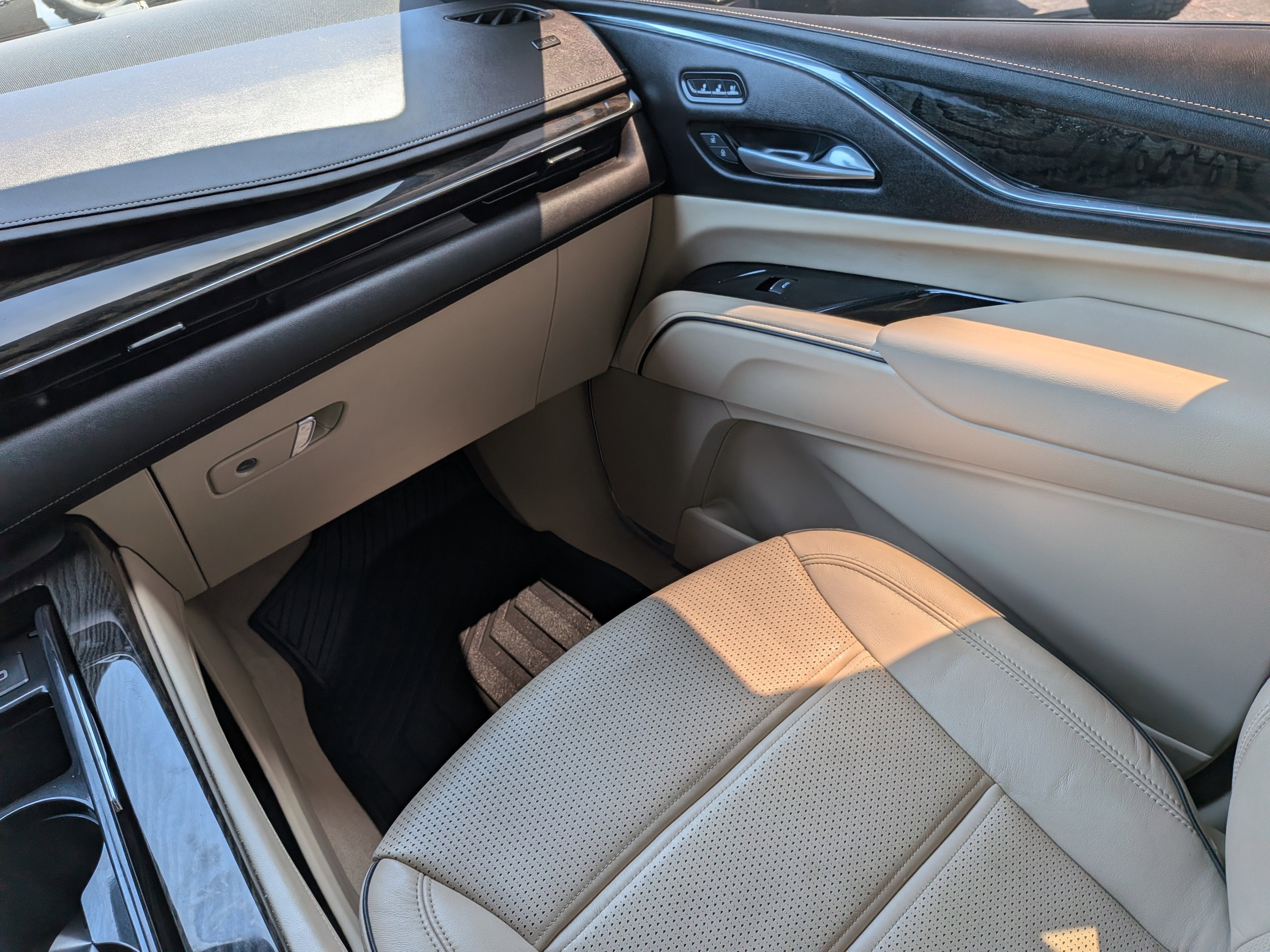 2024 Cadillac Escalade ESV Premium Luxury