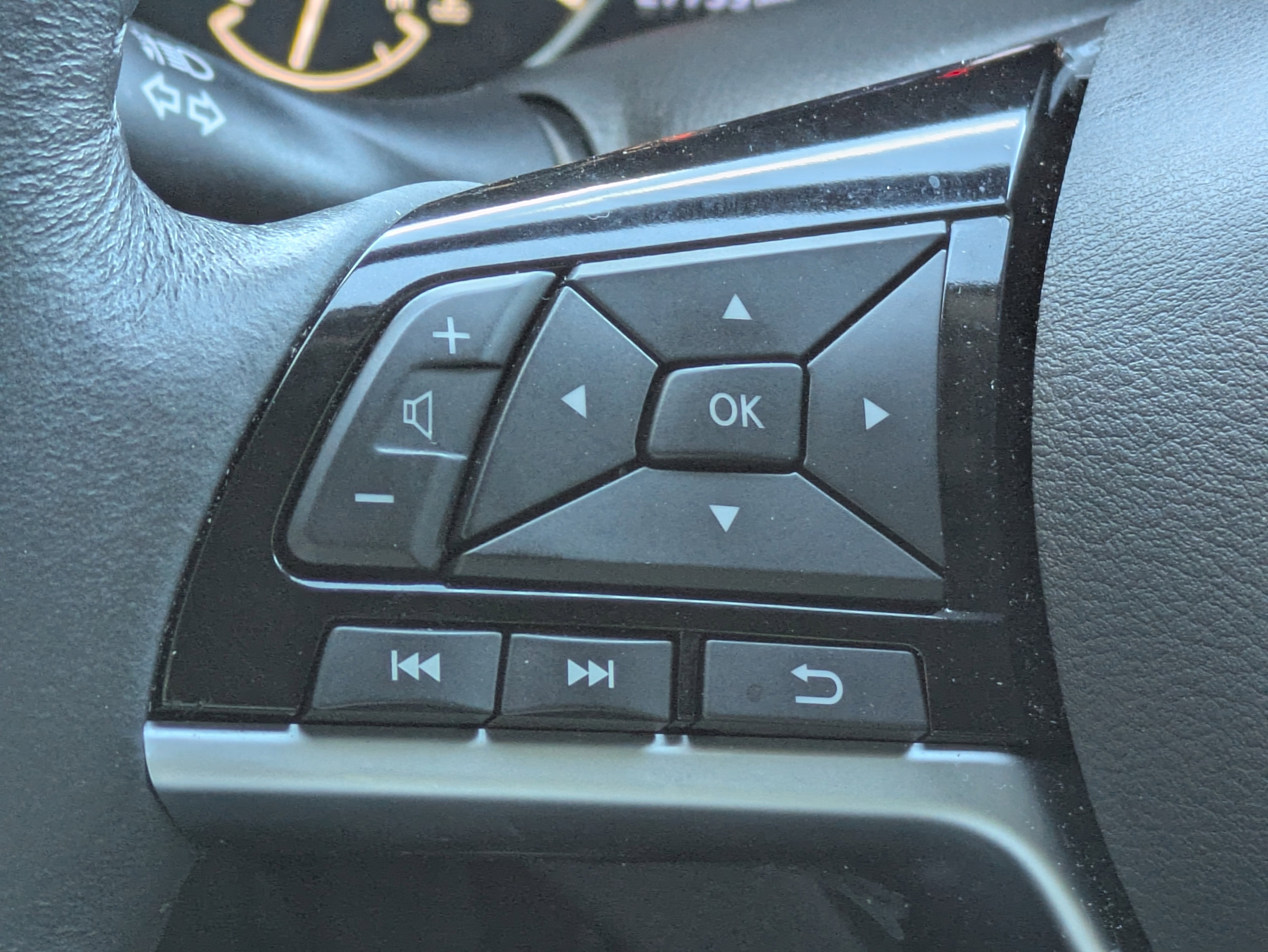 2025 Nissan Altima SL FWD