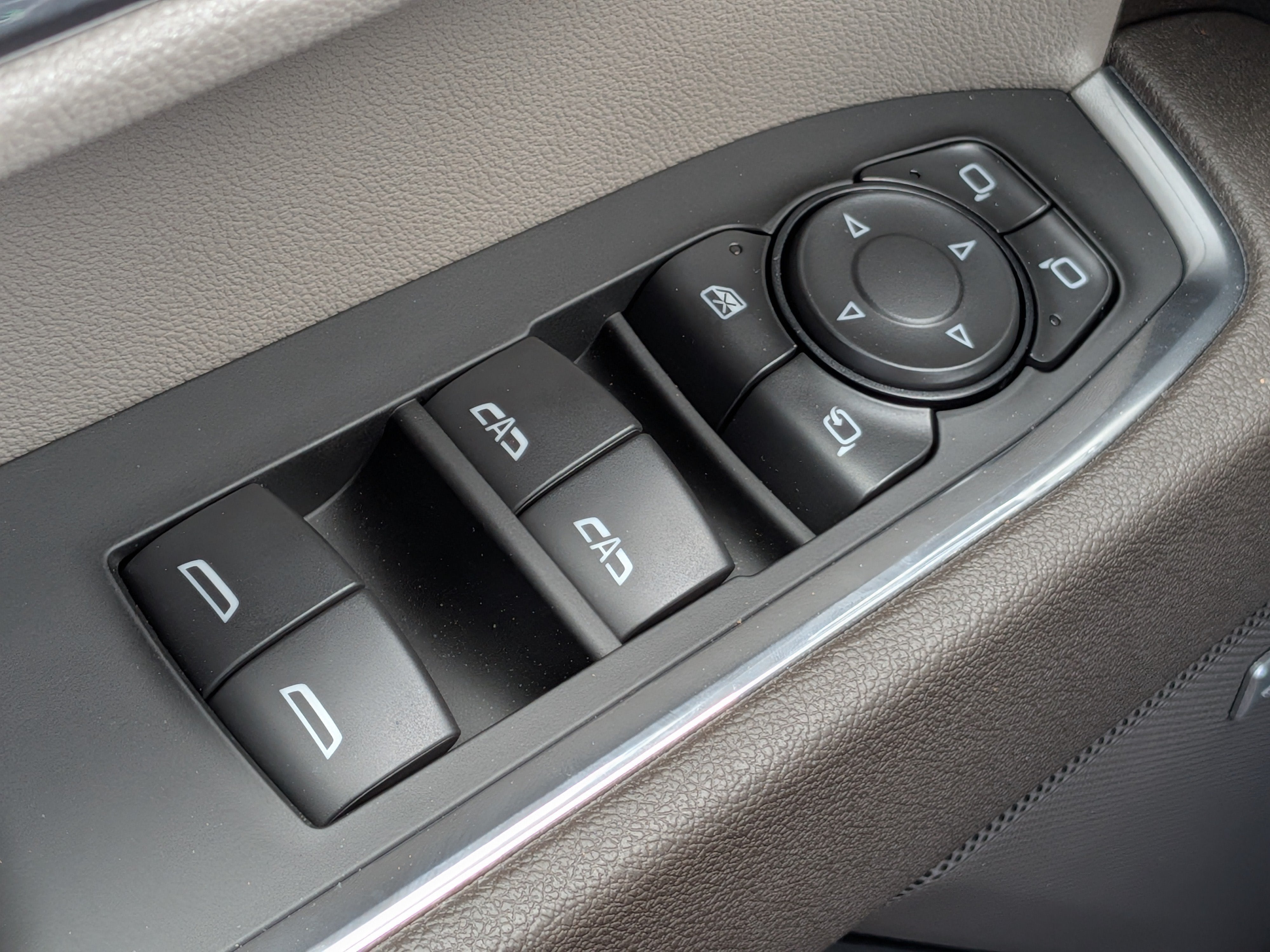2026 GMC Sierra 1500 SLT - Photo 23
