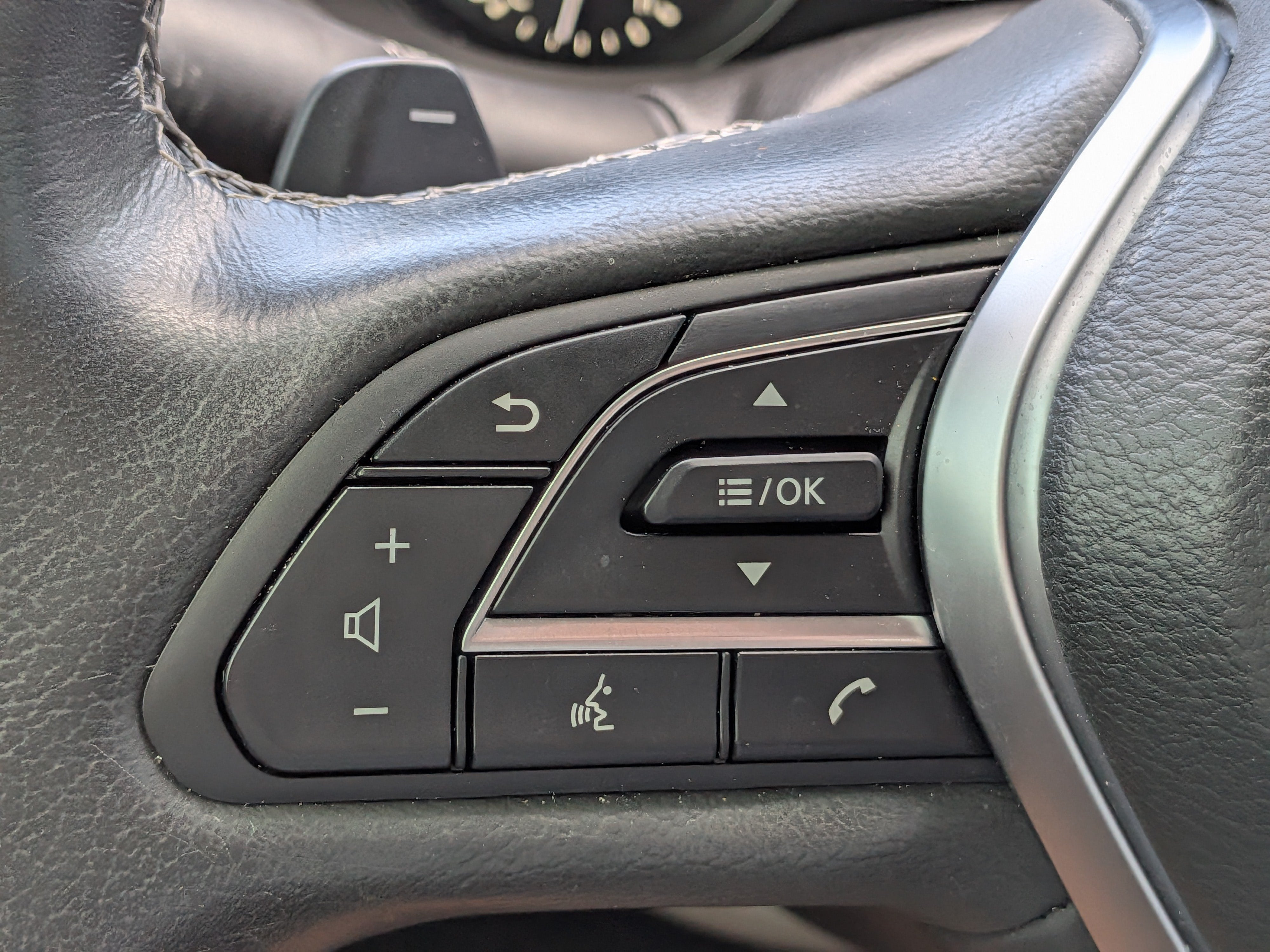 2023 INFINITI QX50 LUXE AWD