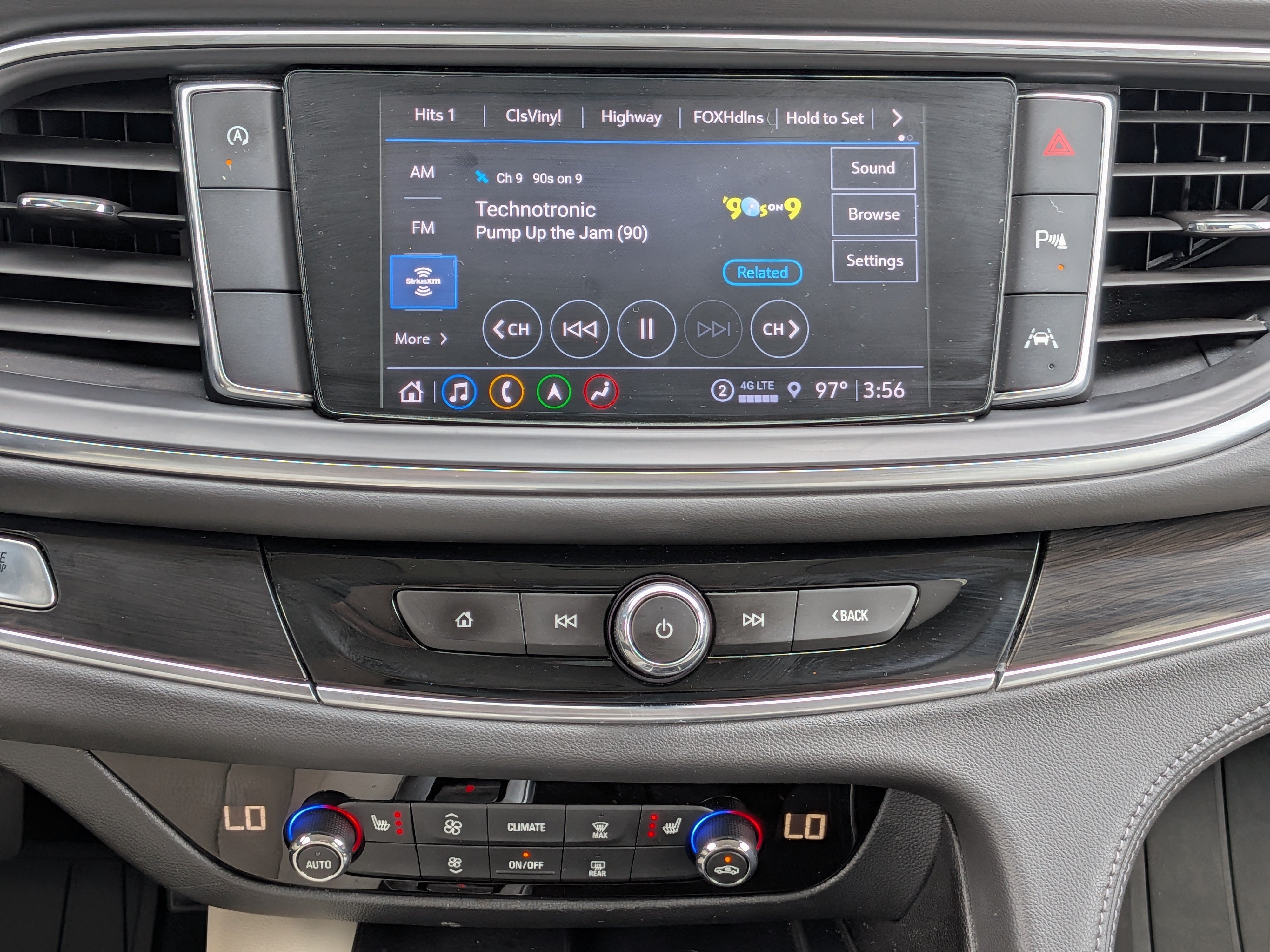 2023 Buick Enclave Essence
