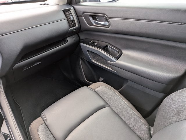 2025 Nissan Pathfinder SL FWD