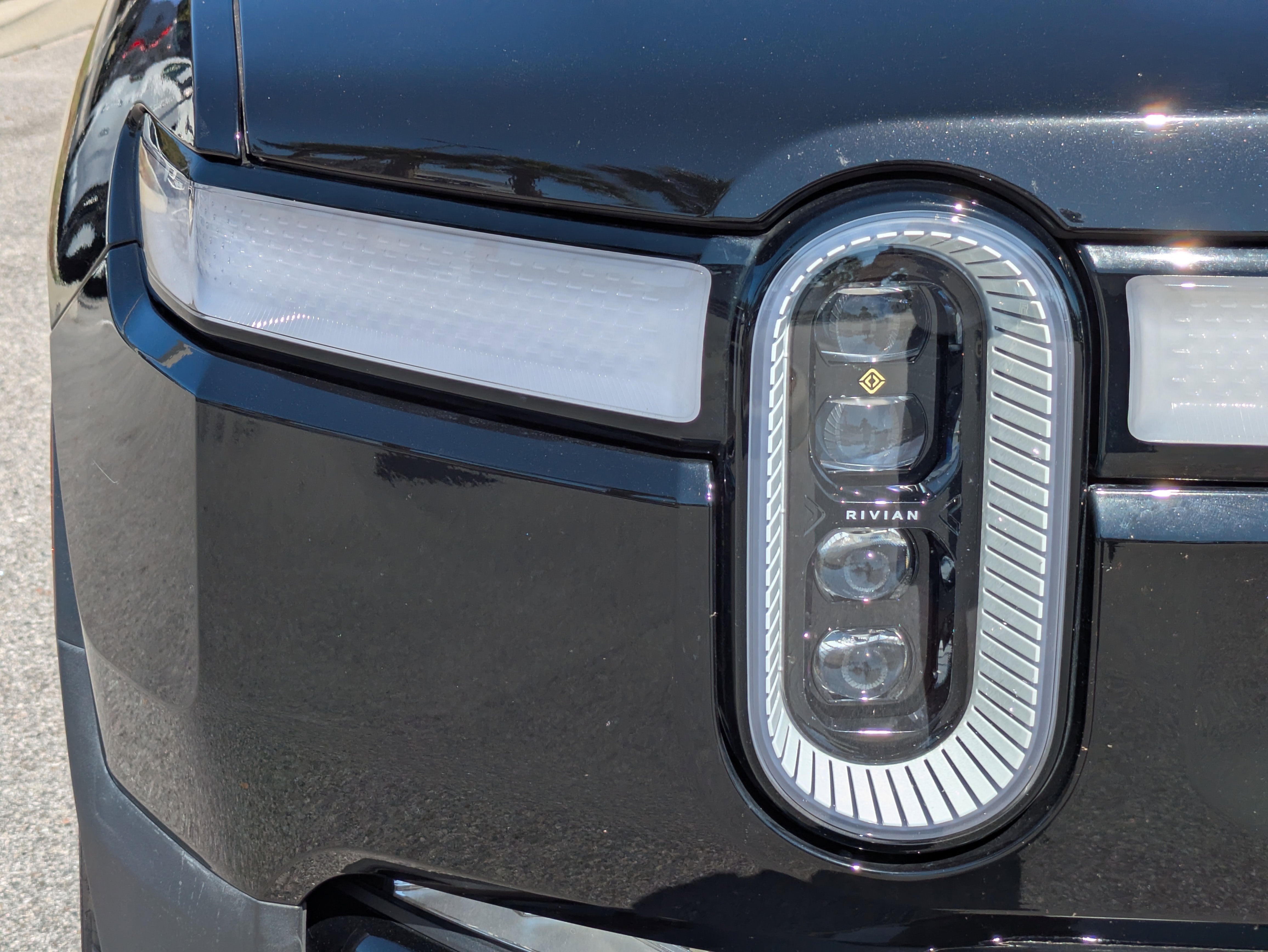 2022 RIVIAN R1T Adventure Package