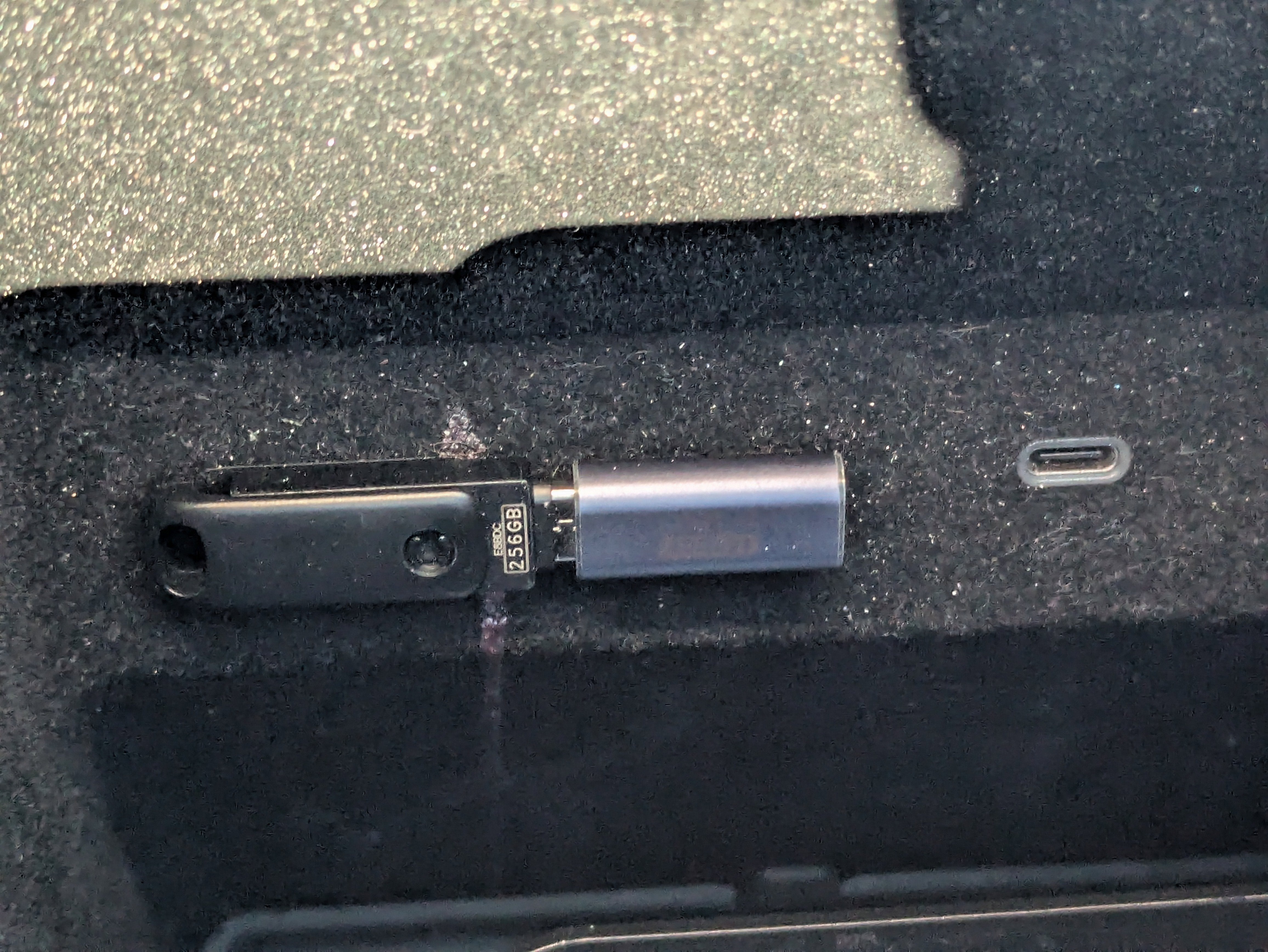 2022 RIVIAN R1T Adventure Package