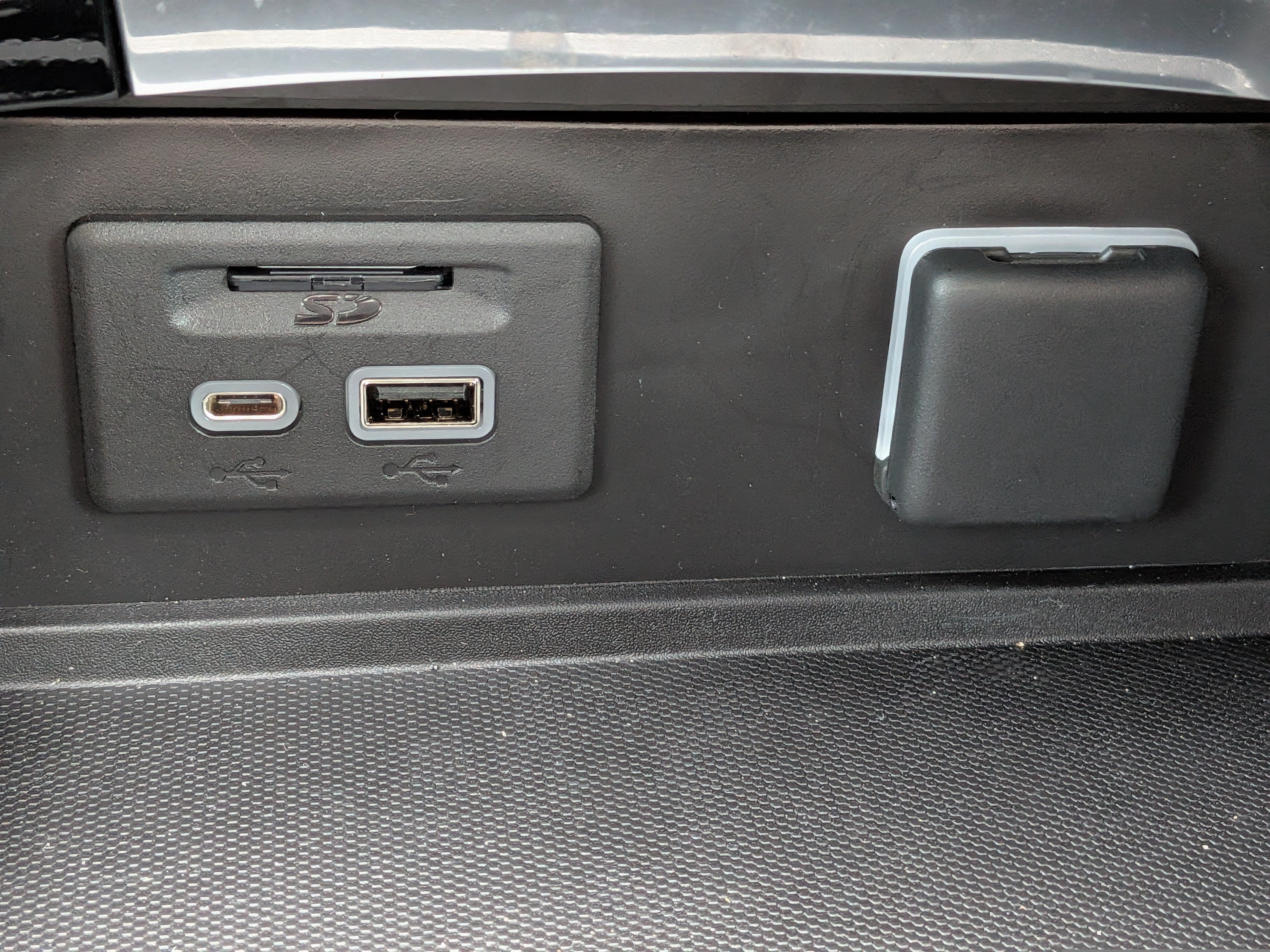 2023 Buick Envision Essence - Photo 30