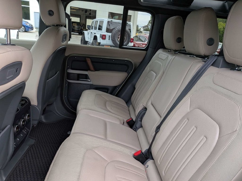 2021 Land Rover Defender 110 SE